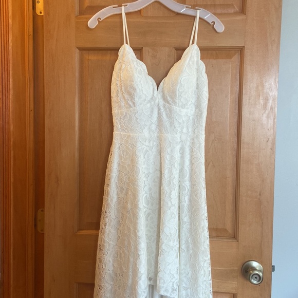 DB Studio High-Low Ivory Lace Dress with Spaghetti Straps and Pockets - Size 2 - Picture 6 of 9